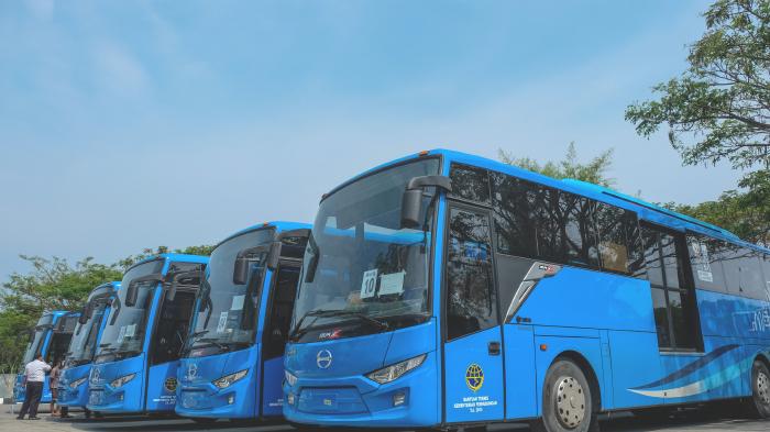 bus-trans-koetaradja-yang-terparkir-di-terminal-batoh_20160405_084404